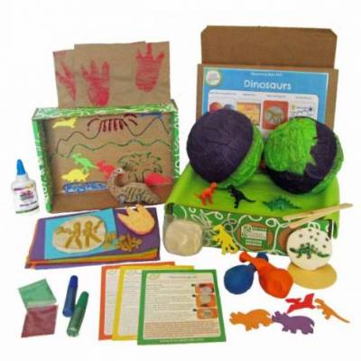 Looking for educational toys, science kits, monthly crafts for kids, monthly subscriptions for kids, a monthly craft box or kids craft subscription? Green Kid Crafts, kids craft subscription and maker of the best subscription boxes, including award-winning arts and craft subscription boxes and best monthly subscription boxes, has created this awesome Dinosaur science box for kids.