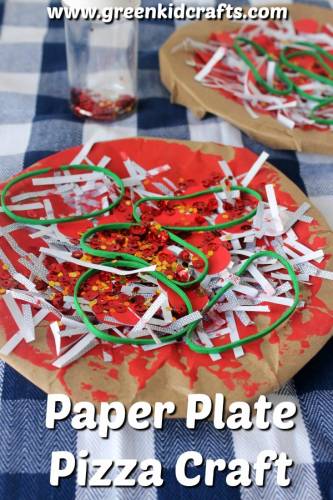 Paper plate pizza craft for kids. Get kids in the kitchen baking with pretend play! Paper plate craft using paper scraps.