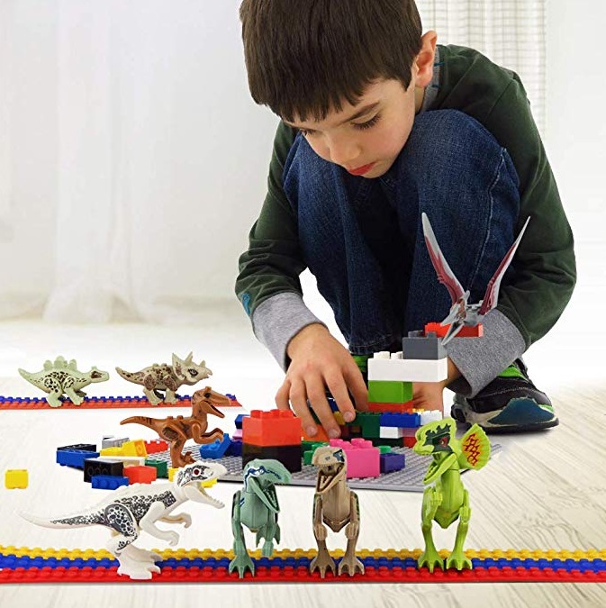 Looking for educational toys, science kits, monthly crafts for kids, monthly subscriptions for kids, a monthly craft box or kids craft subscription? Green Kid Crafts, kids craft subscription and maker of the best subscription boxes, including award-winning arts and craft subscription boxes and best monthly subscription boxes, has created this awesome Dinosaur Building Blocks science kit for kids.