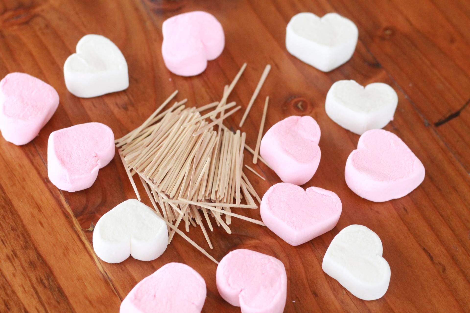 Marshmallow Heart Structure - Looking for educational toys, science kits, monthly crafts for kids, monthly subscriptions for kids, a monthly craft box or kids craft subscription? Green Kid Crafts, kids craft subscription and maker of the best subscription boxes, including award-winning arts and craft subscription boxes and best monthly subscription boxes has what you're looking for!